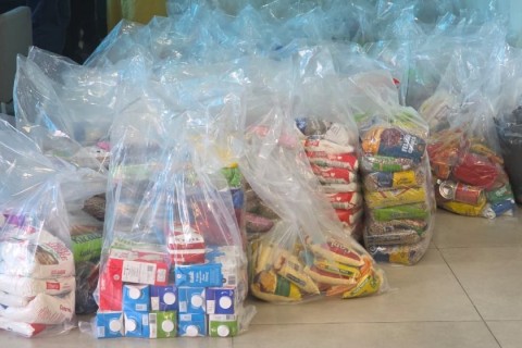 População doa cinco toneladas de alimentos para o Fundo Social de Cotia