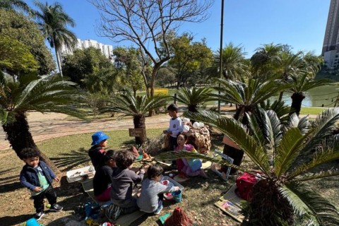 Parque Municipal Dom José vira palco para a imaginação infantil no “Parque dos Dinossauros”