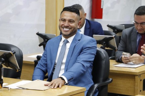 Andrezinho assume cadeira na Câmara de Osasco